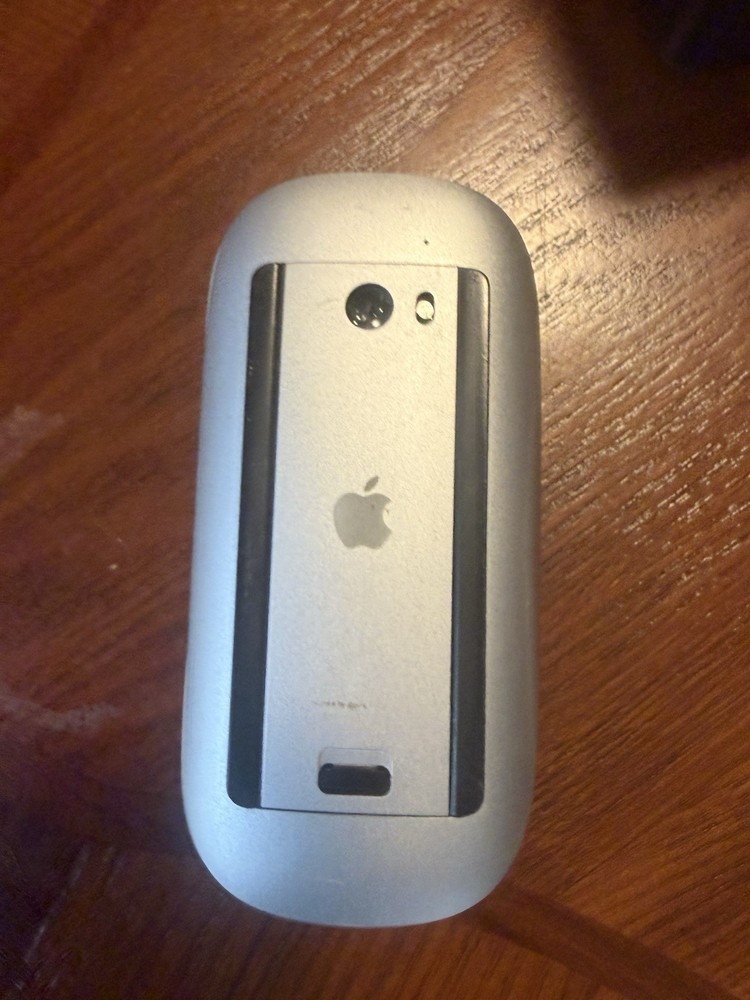 Apple Magic Mouse A1296 White Wireless Bluetooth Uses Batteries