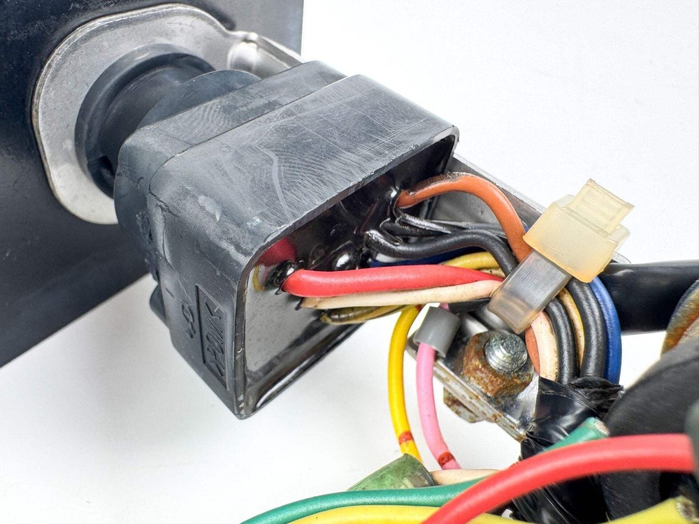Yamaha Outboard Single Engine Key Switch & Key