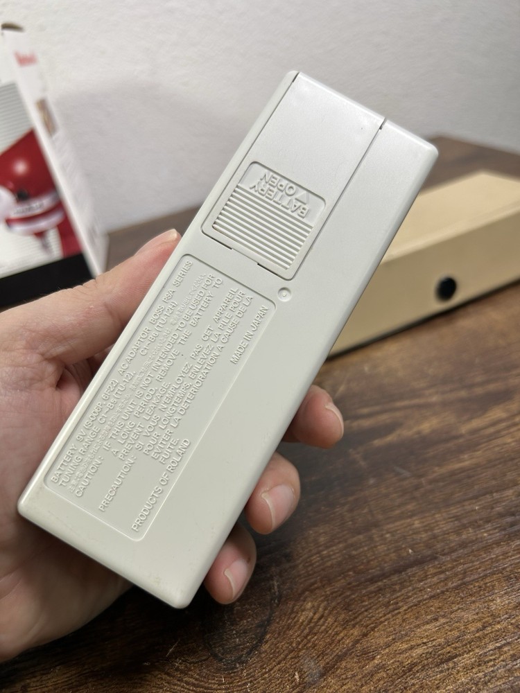 BOSS TU-12H Chromatic Tuner & Analog Meter ~ Digital Processing ~ Case