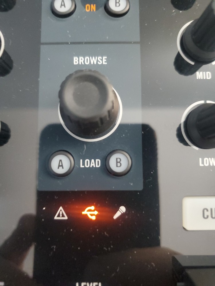 Native Instruments TRAKTOR KONTROL S2 DJ Controller