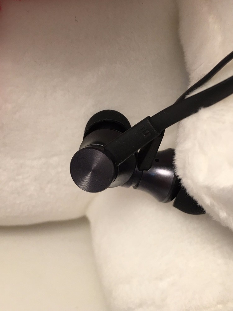 Xiaomi MI in ear Piston Earphone with remote Mic Black Fundamental Basic edition