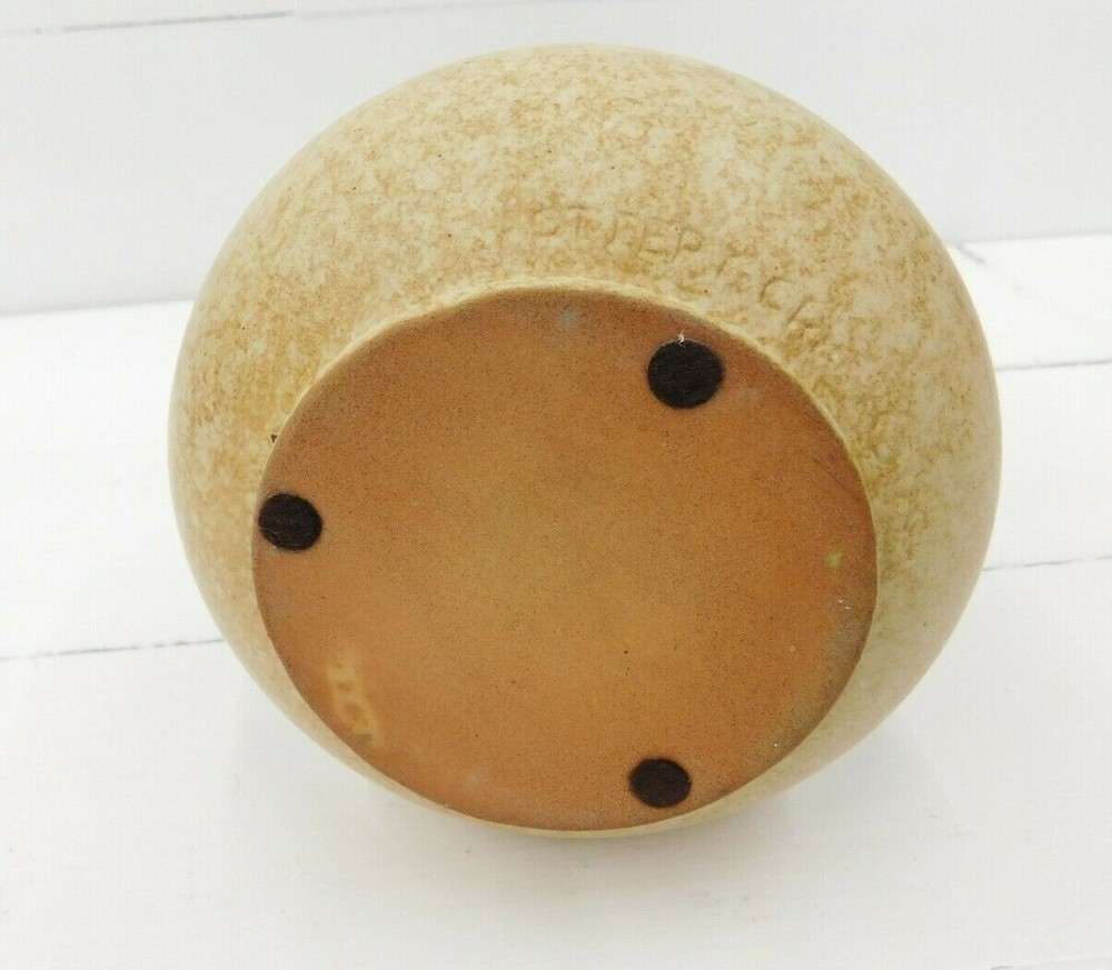 Leaf Pattern Pottery Vase / A-37