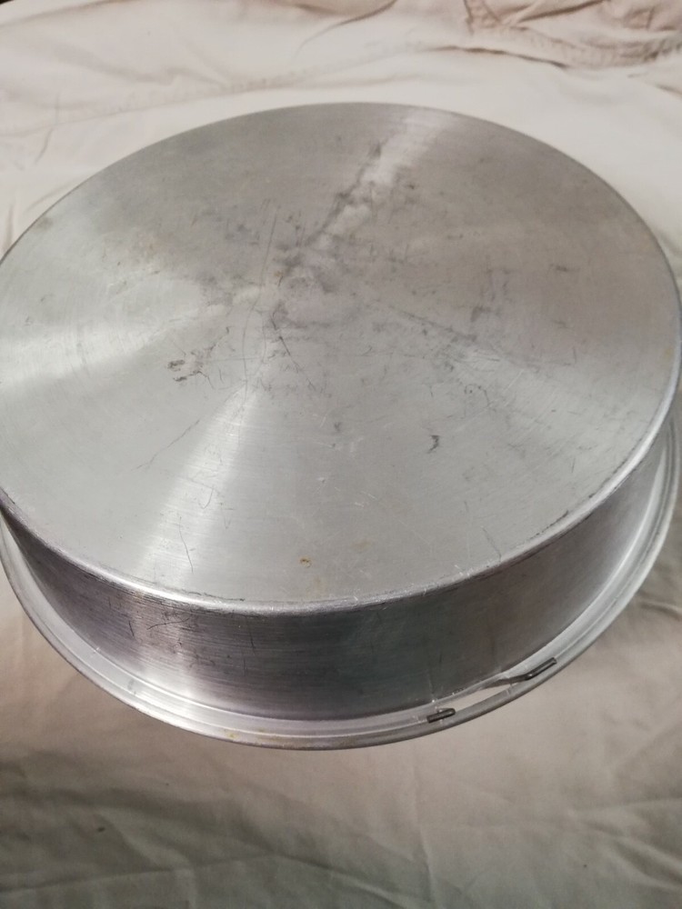 VINTAGE ALUMINUM PAN