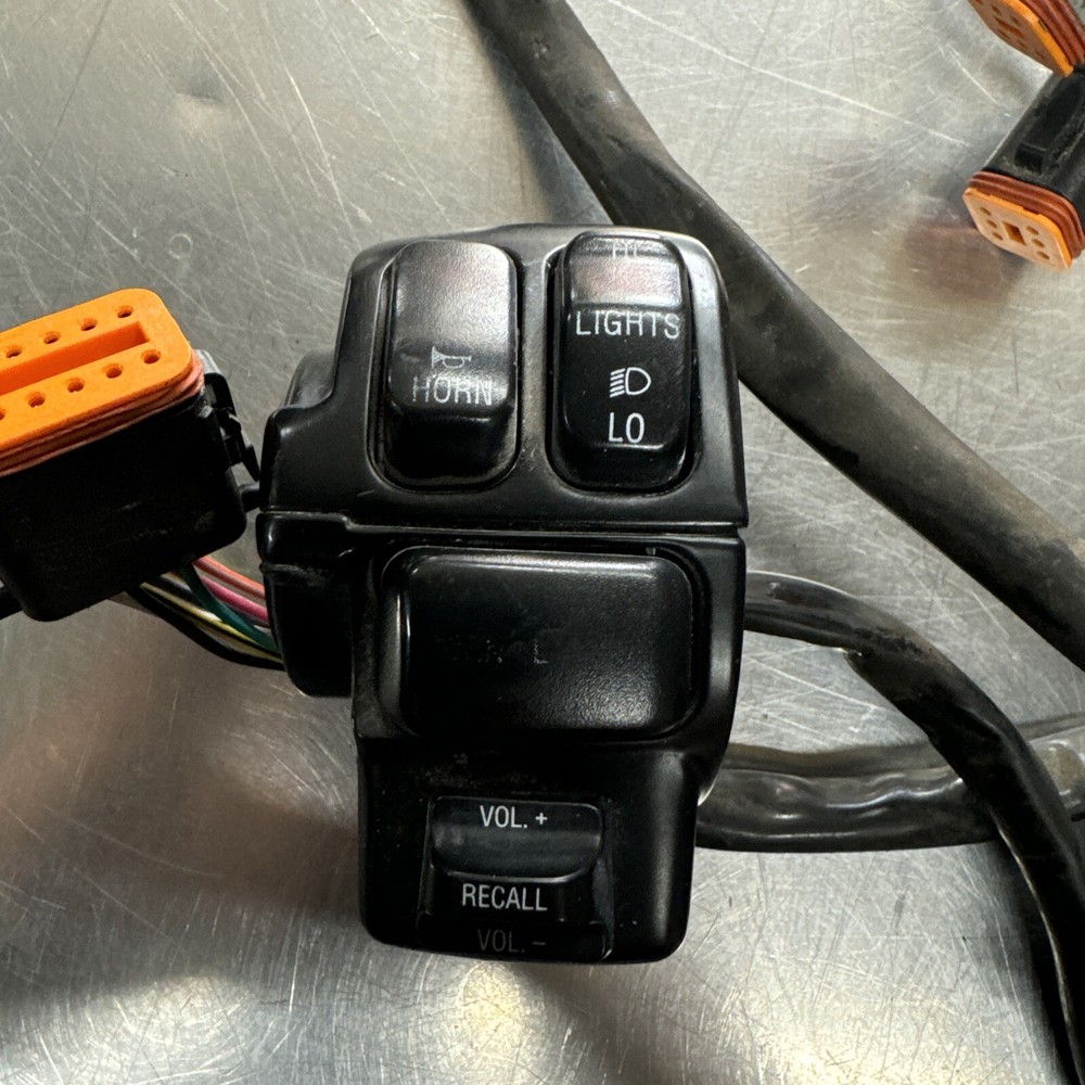 1996 Harley Davidson FLHTC Classic Handlebar Switch Housings USED Pair