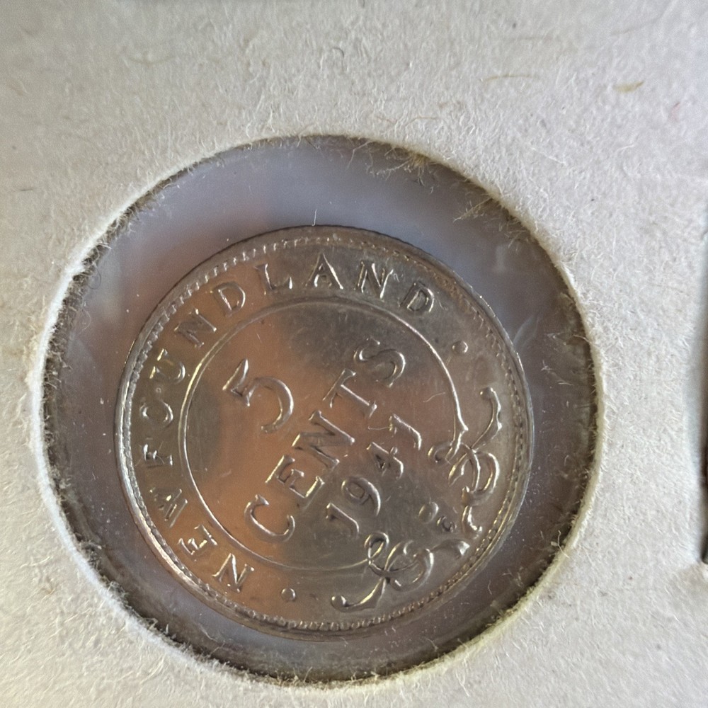 1941 - Newfoundland Canada - 5 Cent Silver Coin - 327