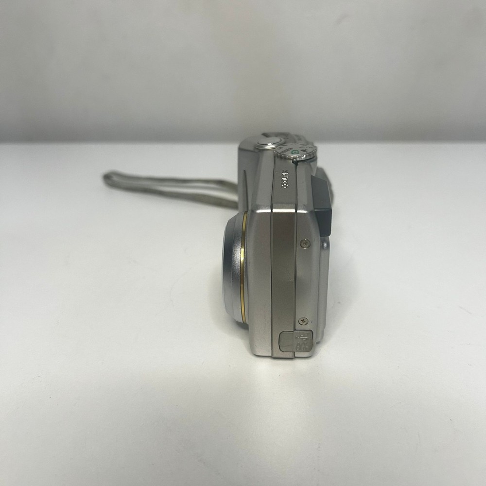 Nikon Coolpix E5200 Compact Digital Camera Silver 5.1mp - Tested - Free returns