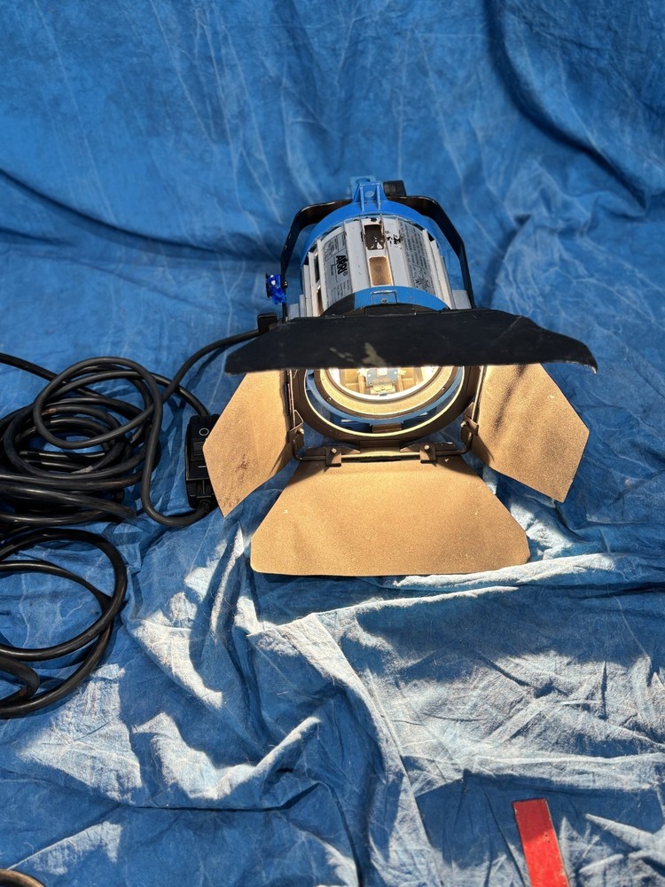 ARRI 650w Open Face with Barn Doors and Bulb