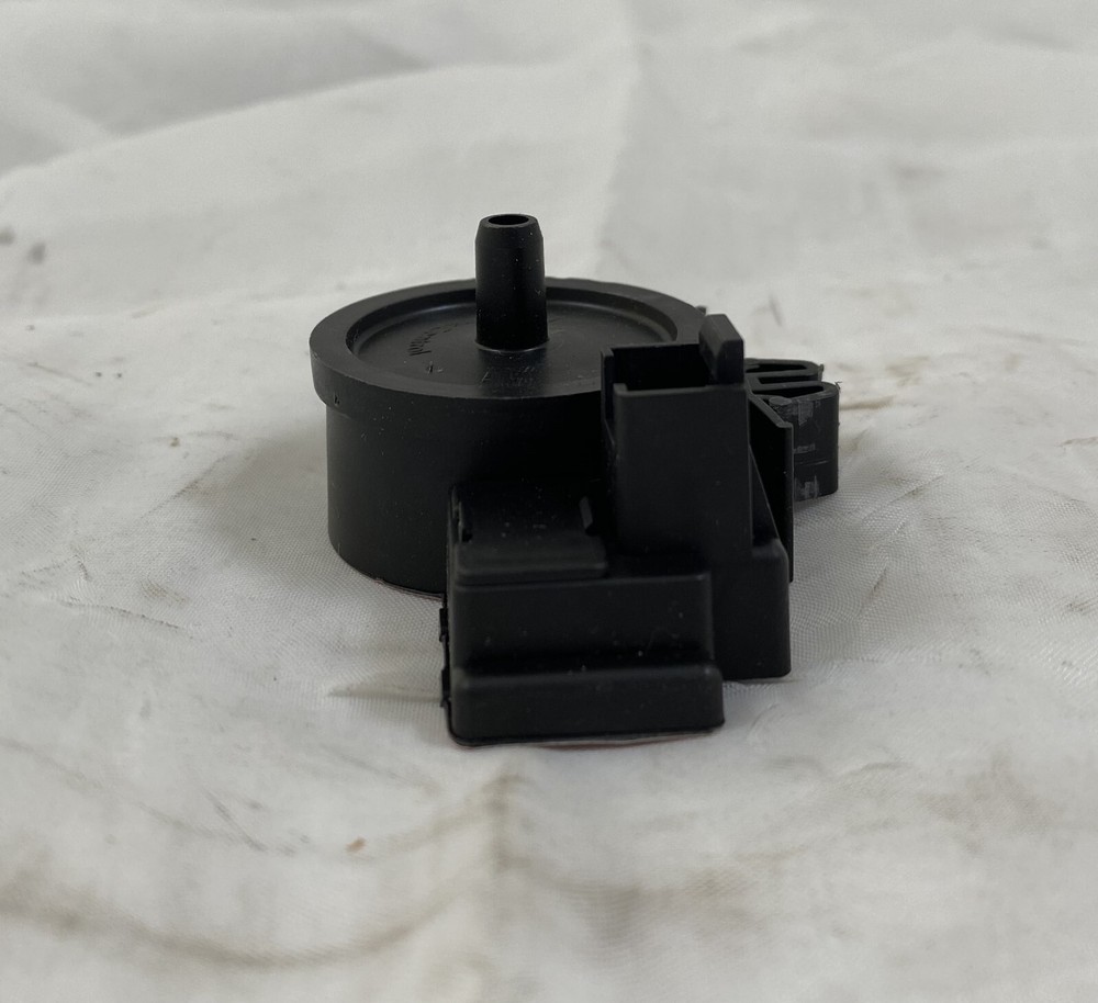 HOBART 775866-202 PRESSURE TRANSMITTER SWITCH, RED BACK, USED