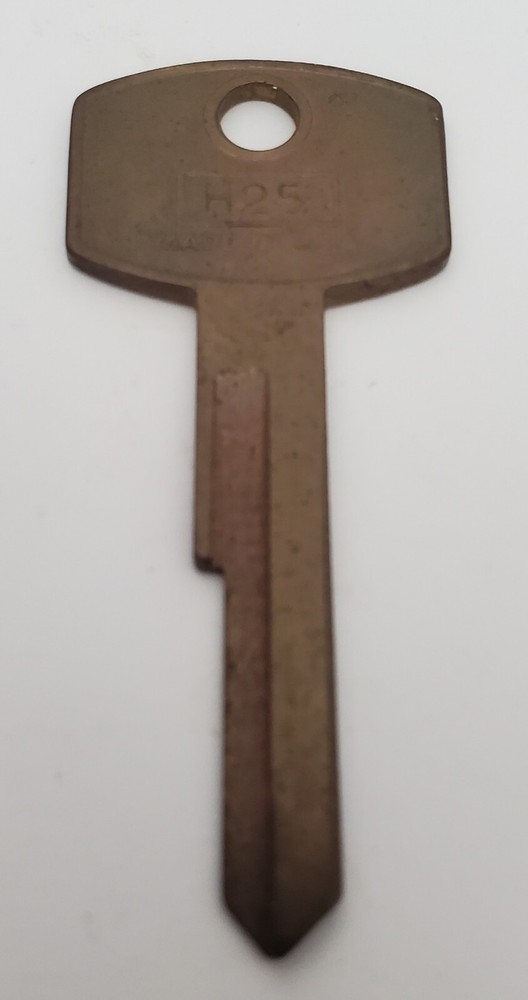 Curtis Key Blank H25 H-25