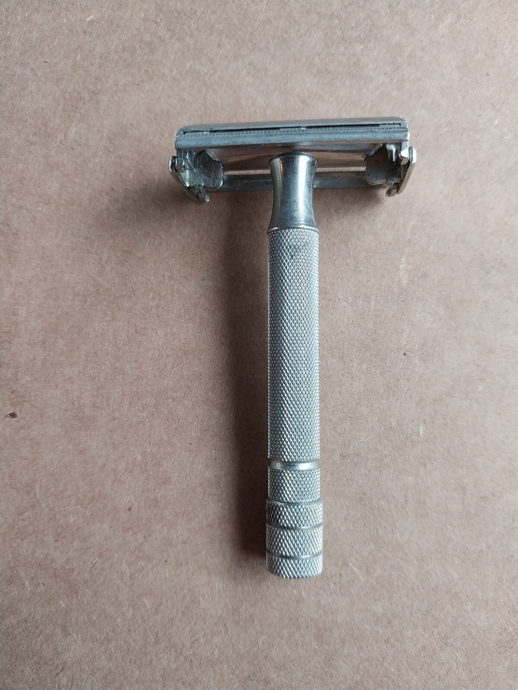 Vintage 1950 Gillette Super Speed Safety Razor Notched Post No Date Code