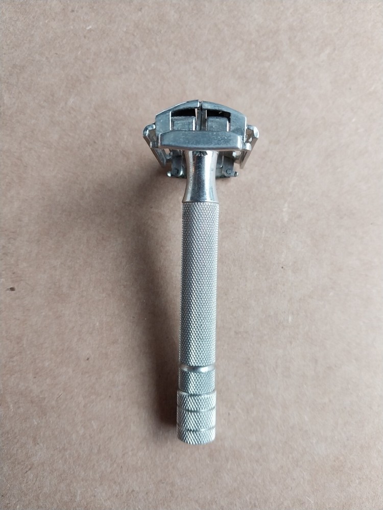 Vintage 1950 Gillette Super Speed Safety Razor Notched Post No Date Code