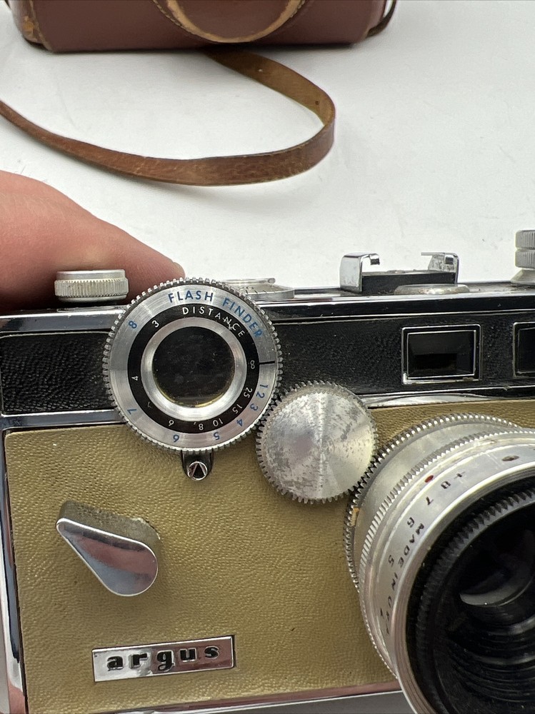 VINTAGE ARGUS 35mm RANGEFINDER W/FLASH FINDER CAMERA + 50mm