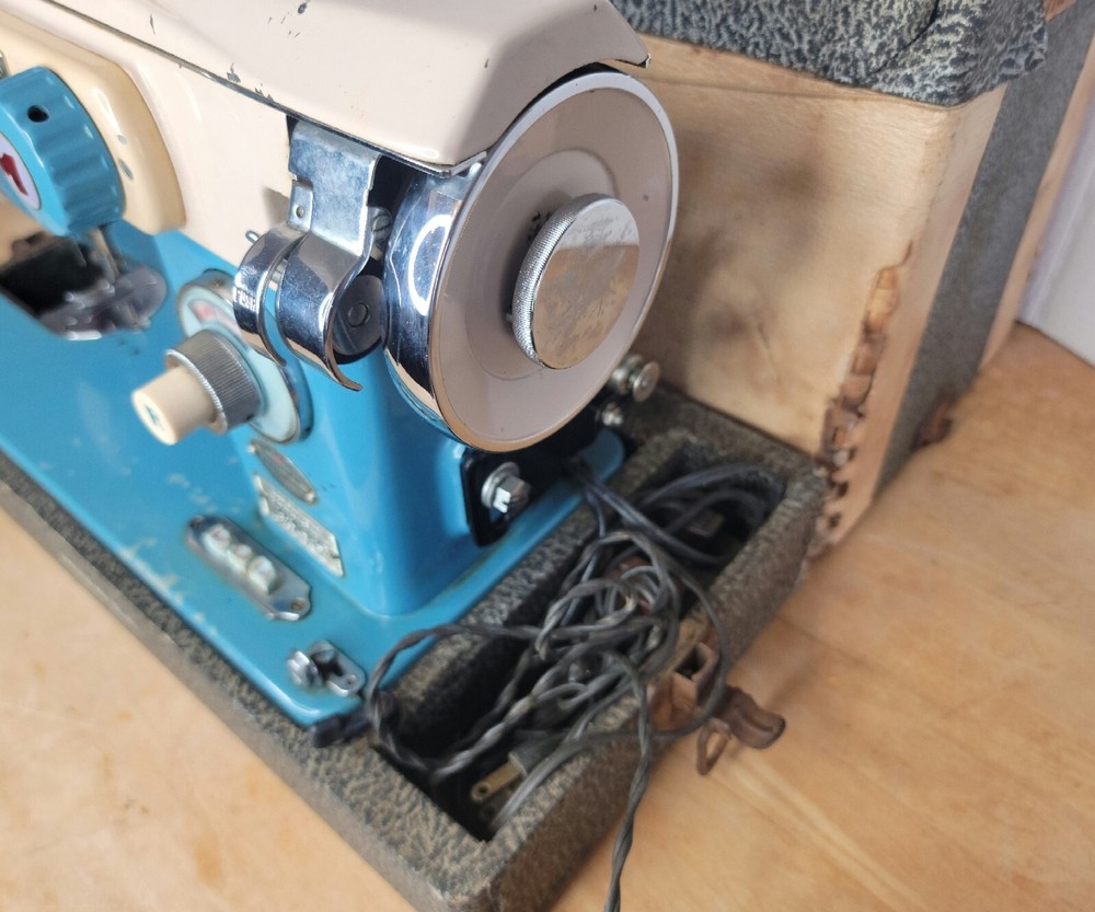 Vintage Morse Model 4100 Zig Zag Sewing Machine Tested Read Description