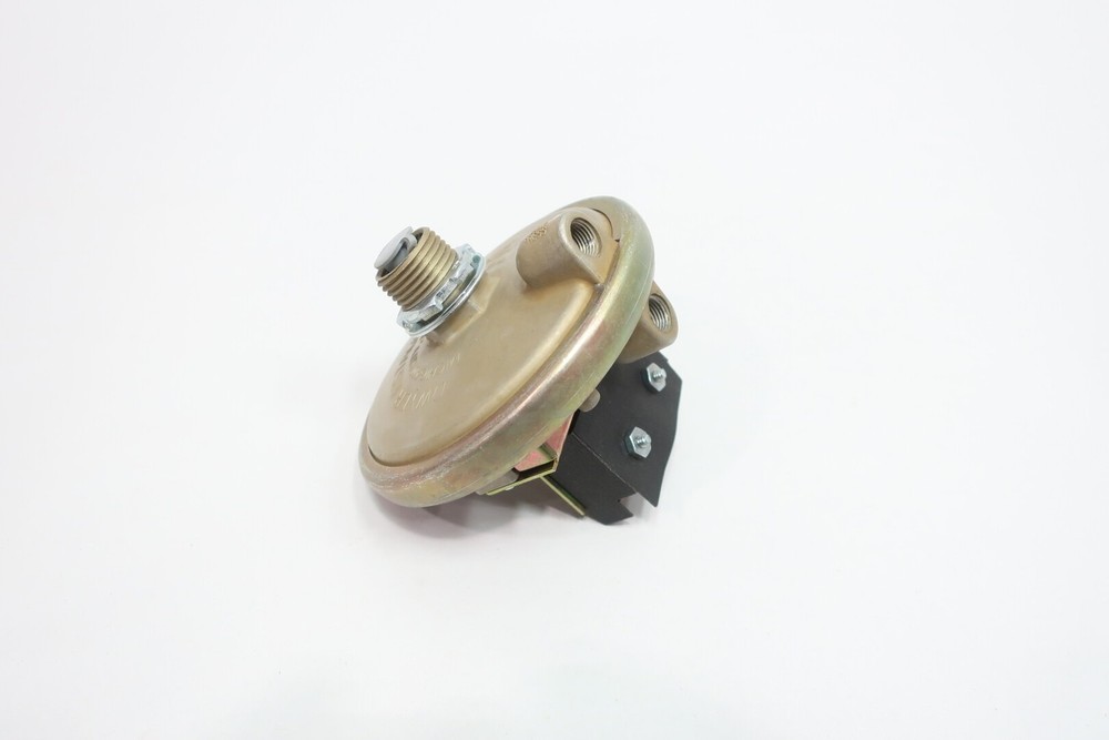 Dwyer 1824-0 Pressure Switch