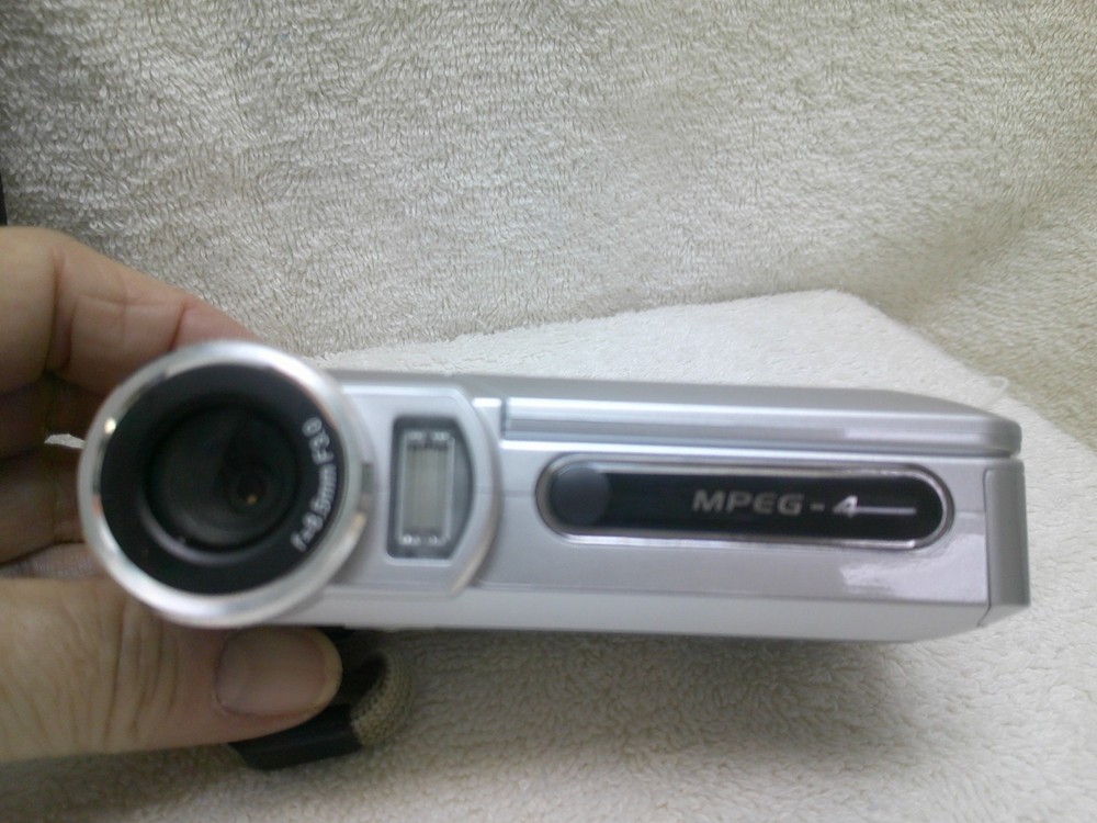VuPoint Solutions DV-DM1-VP Portable Media Player