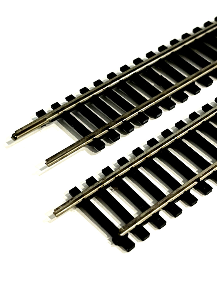 Mainlin 00 Scale 2 x Long Straight Train Track