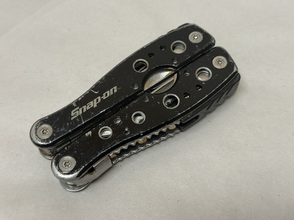 Snap-On Multi-Tool Knife Screwdriver File Saw Pliers