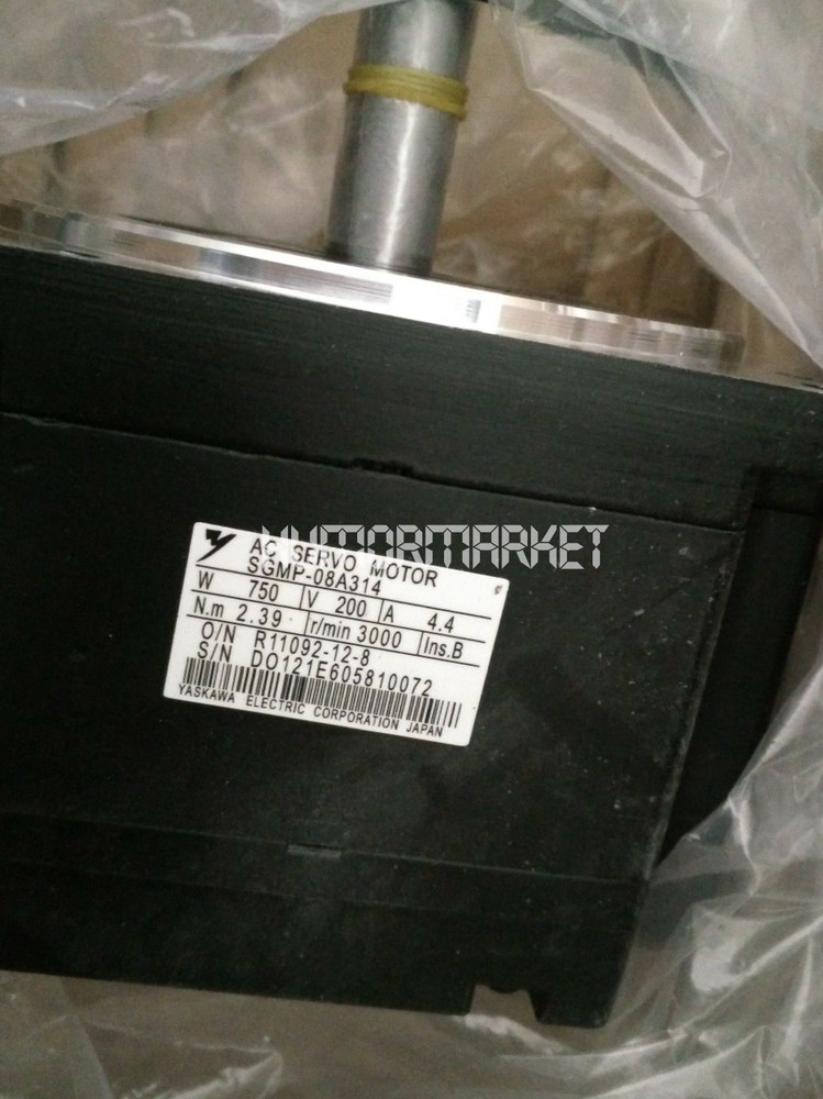 1PCS NEW YASKAWA SERVO MOTOR SGMP-08A314
