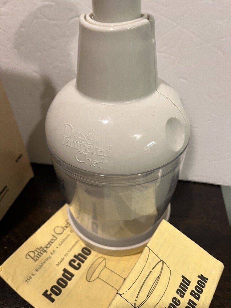 Pampered Chef Push Function Food Chopper  White