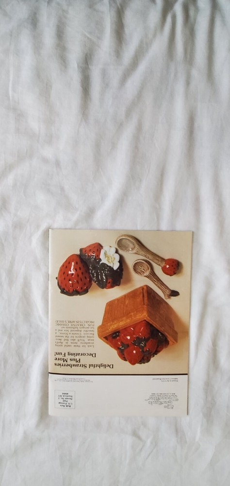 The Ceramic Painter Magazine 10 Spring Decorating Projects Easter Bunnies ©1981