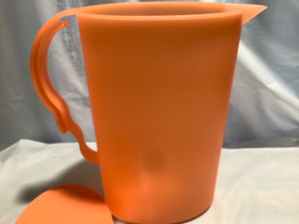 Tupperware Impressions 2 Quart Refrigerator Pitcher 3333 Orange NICE