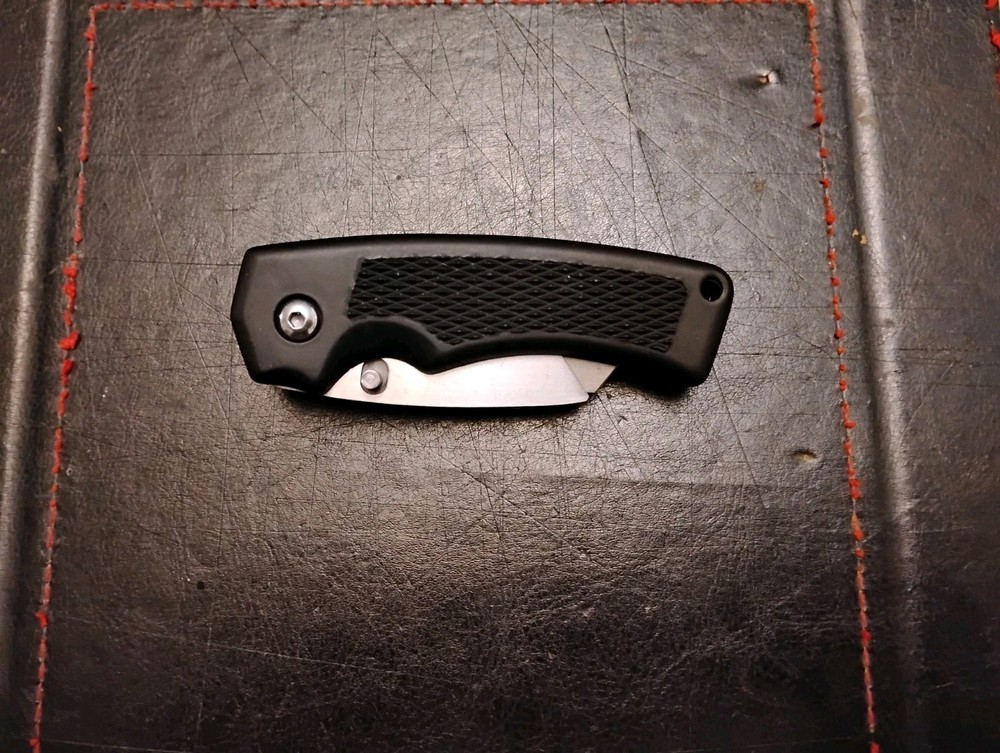 Gerber Edge Utility Knife TacHide Rubber Handle Liner lock Thumb Stud Open