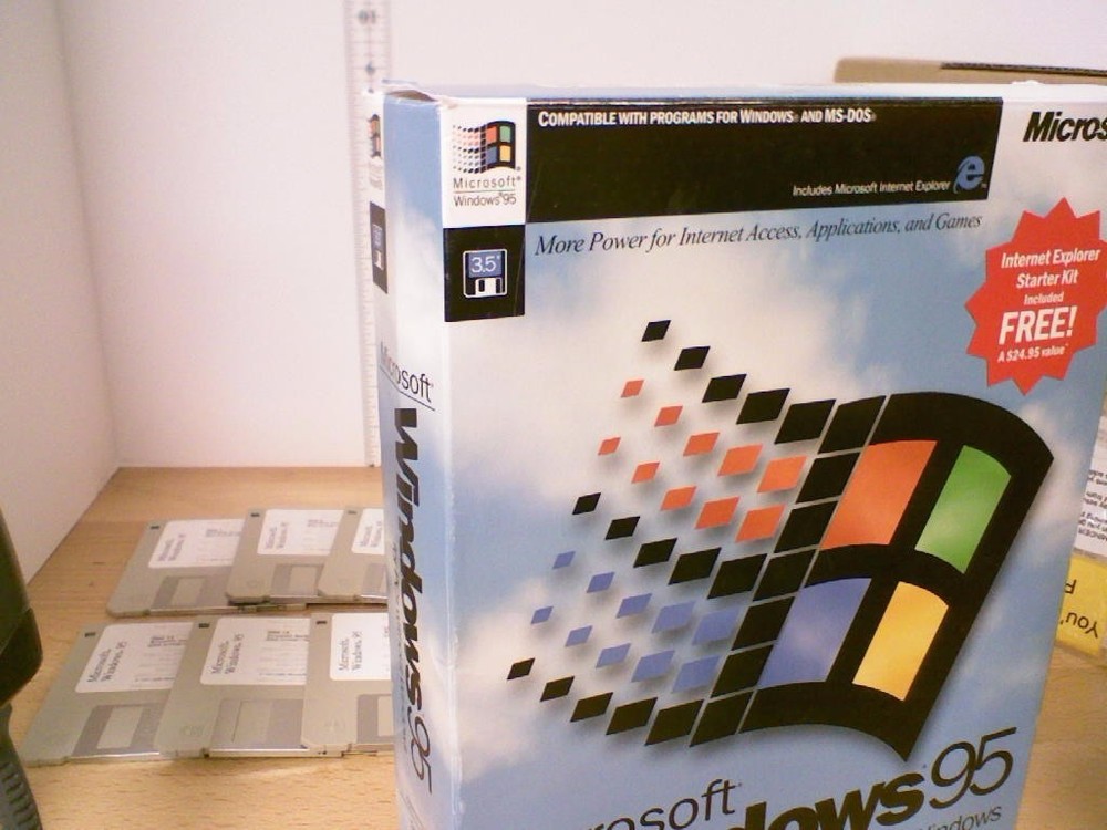 Full Version Microsoft Windows 95 OS 3.5" Floppy MS-DOS PCs 1995 USA HTF