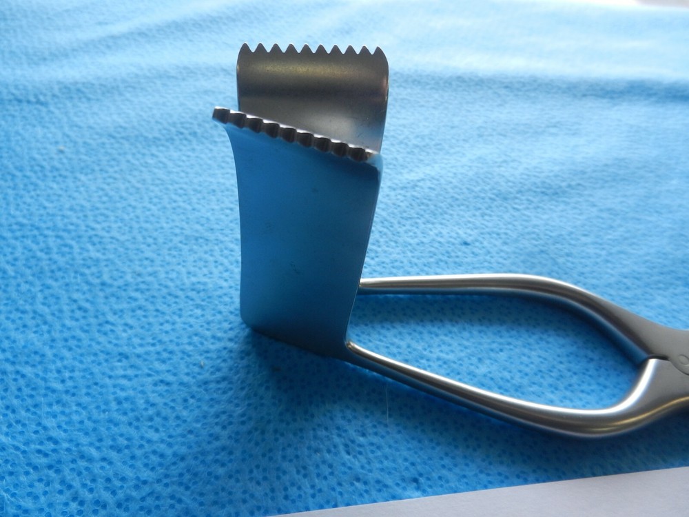 V. Mueller Codman Surgical Orthopedic 25mm X 60mm Meyerding Retractor