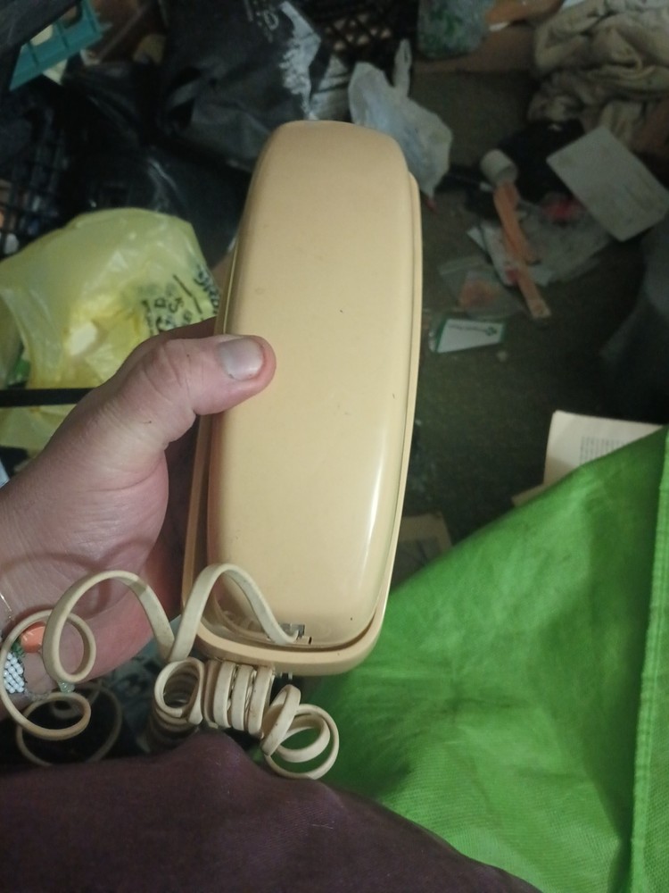 AT&T 210 Basic Trimline Corded Phone Single Line No AC Power Required Beige