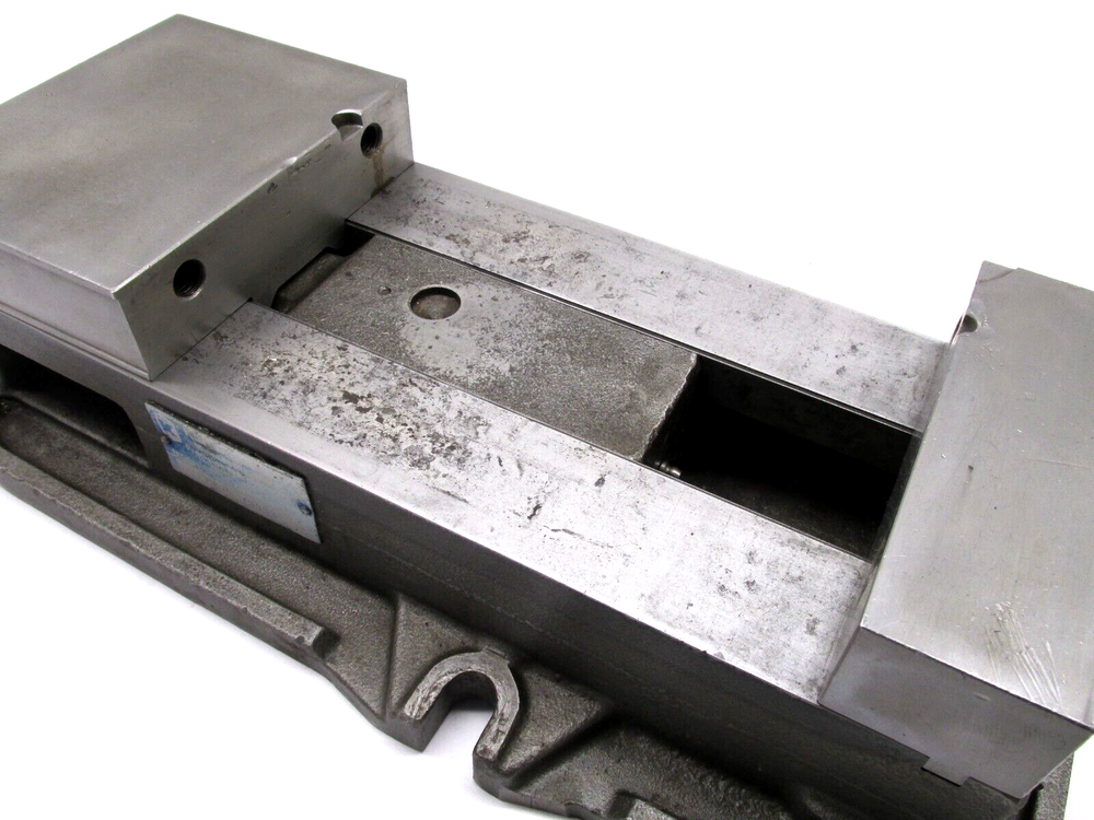 KURT ANGLOCK 6" MILLING MACHINE VISE - #D675