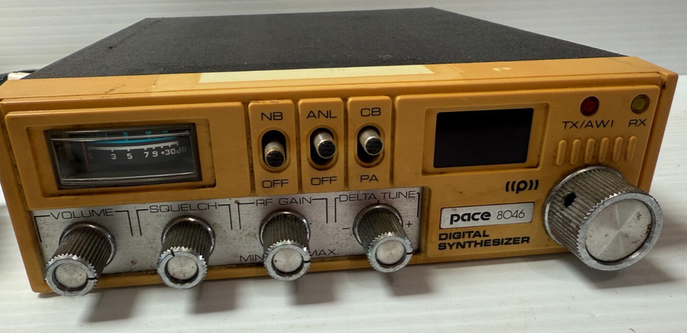 Vintage Pace 8046 CB Digital Synthesizer with Microphone Untested