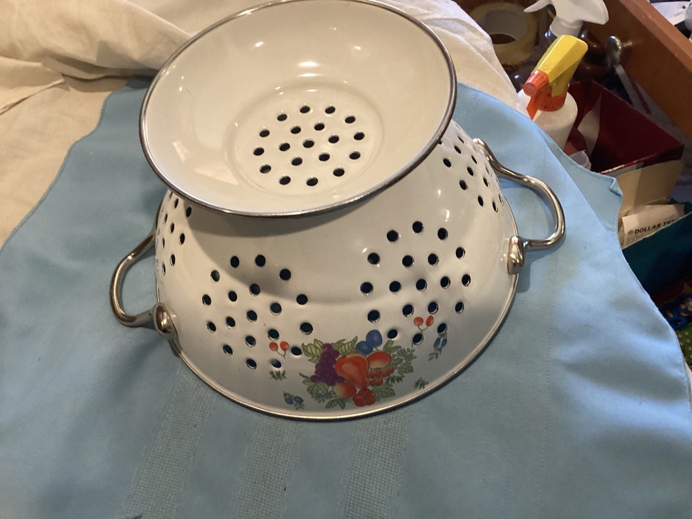 New White Pedestal Enamelware Fruit Decor Colander
