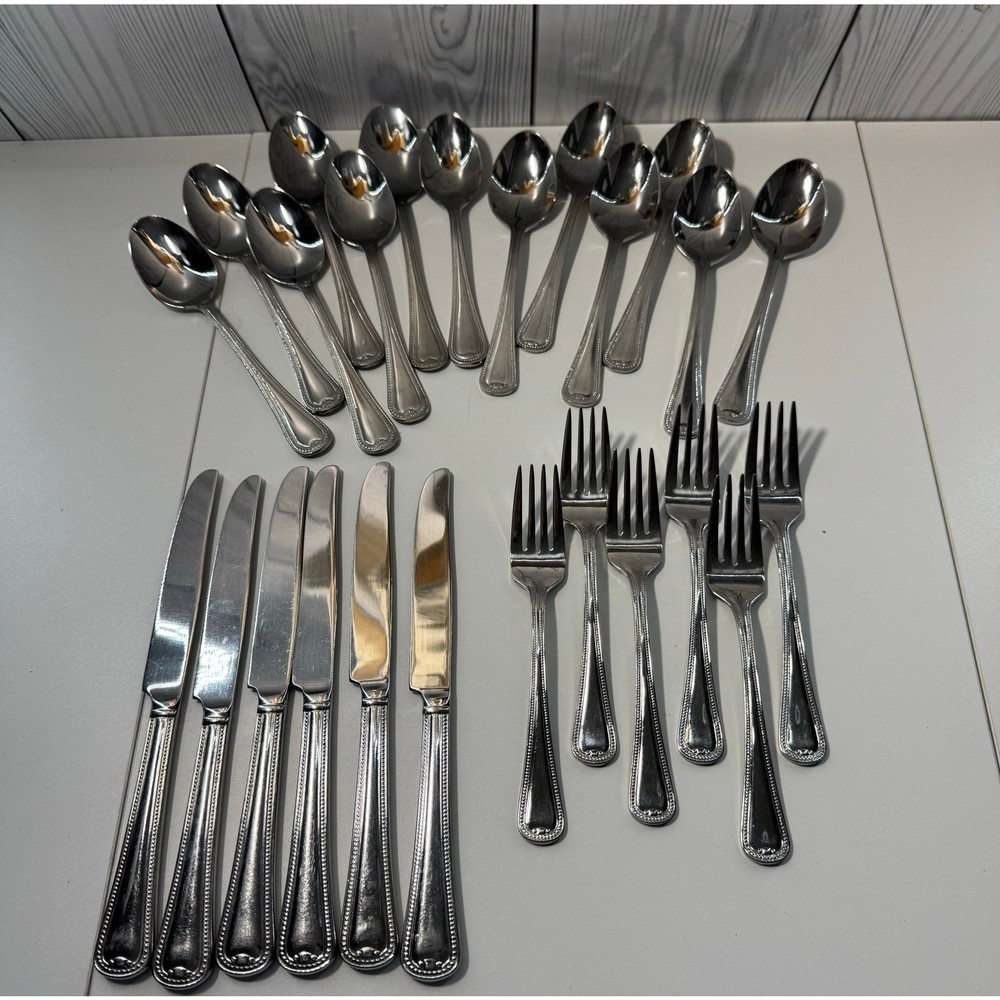31 Pcs. Reed & Barton New Market Stainless Flatware Preowned