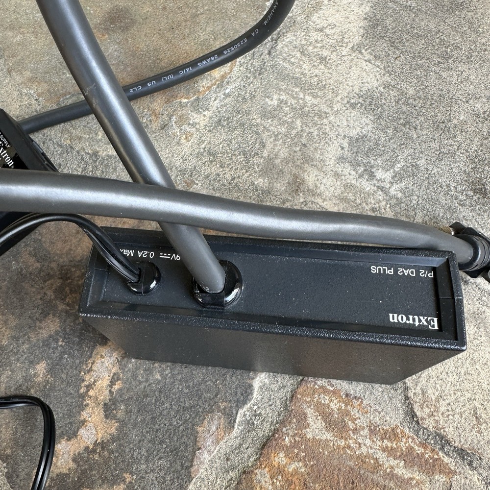 EXTRON Two Output VGA Distribution Amplifier P/2 DA2 PLUS PC to Projector