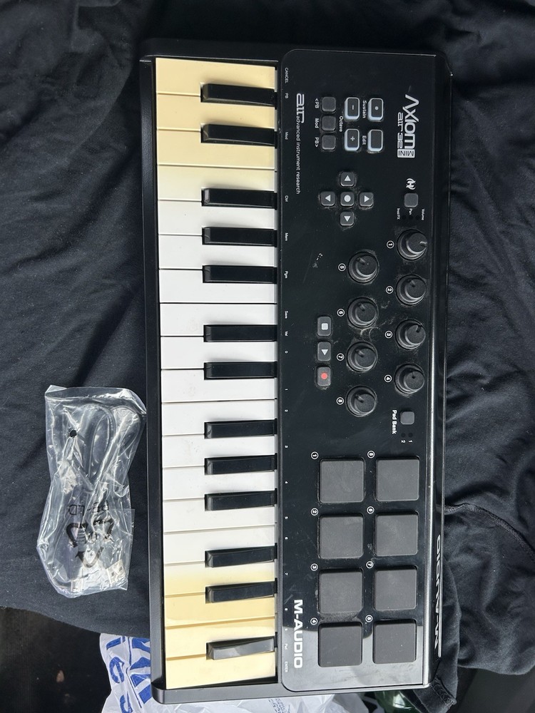 M-Audio Axiom Air Mini 32-Key MIDI Keyboard Controller with Pads, Knobs, USB