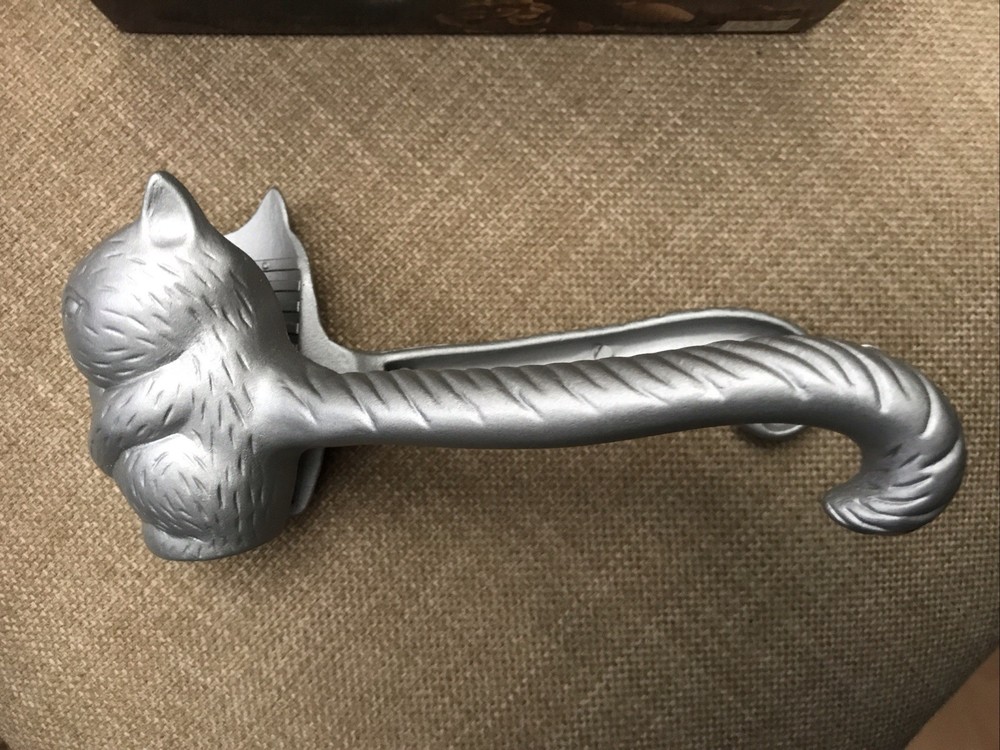 RSVP Cast Aluminum Filbert Squirrel Nutcracker Spring Squeeze Tail Original Box