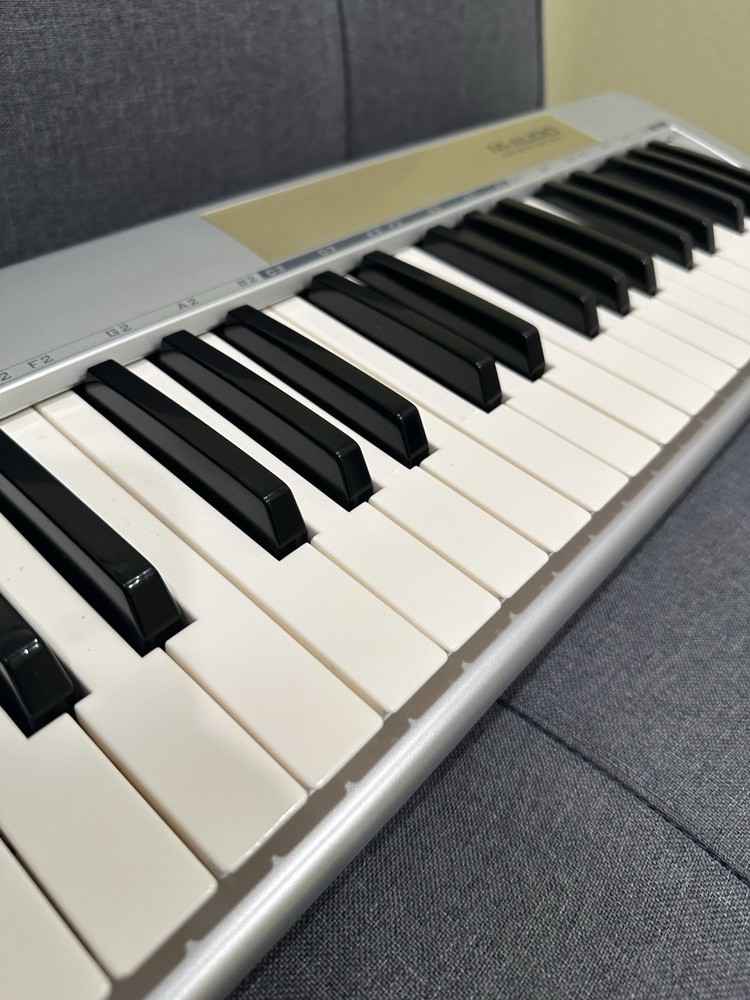 M-Audio Keystation 49e 49-Key USB MIDI Keyboard Controller Pitch Modulation