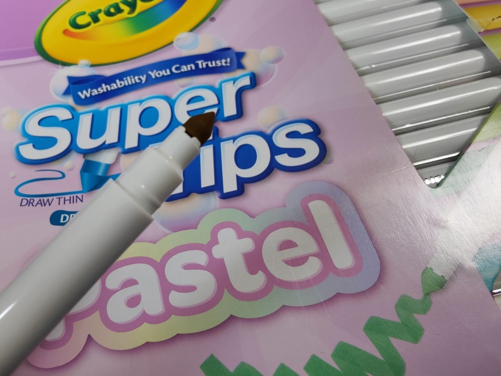 Crayola Marker Bundle - Pastel & Metallic Sets (28 Markers)