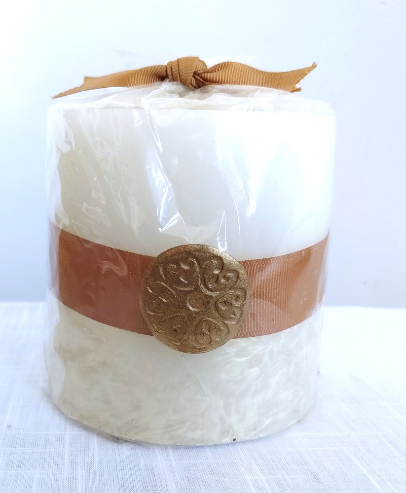 ELEGANT WHITE CANDLE