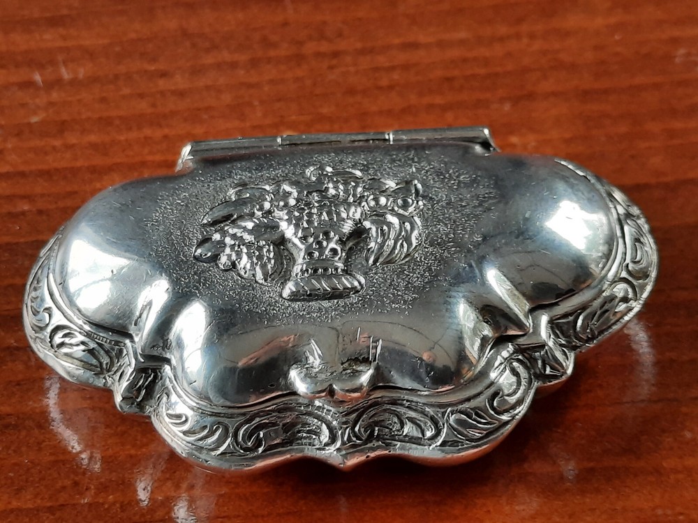 800 Silver Cast German Shell Shaped Trinket or Snuff Box