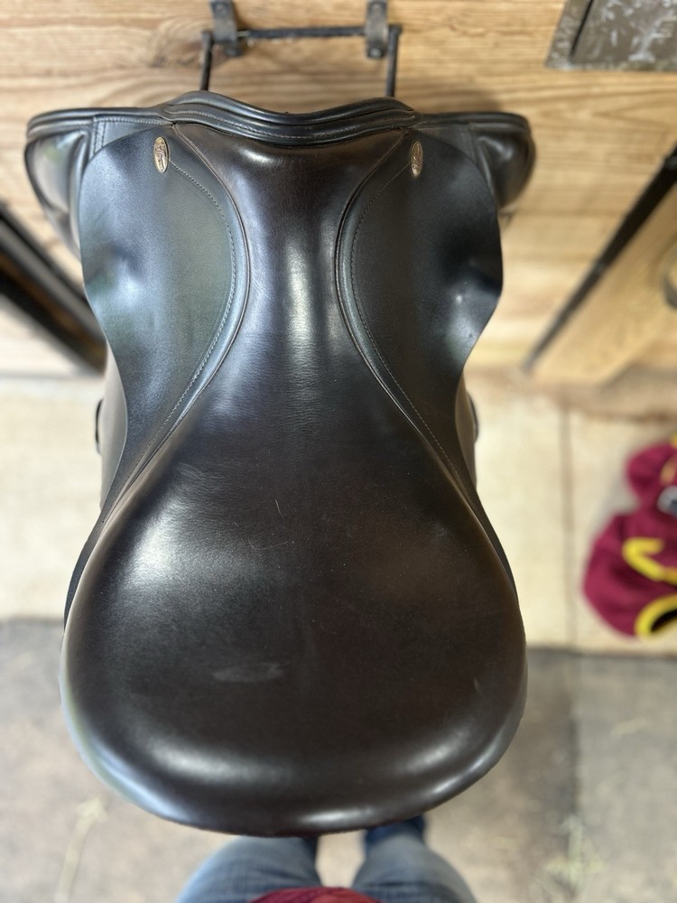 Jeffries Falcon 17.5” Med Wide Working Hunter Saddle