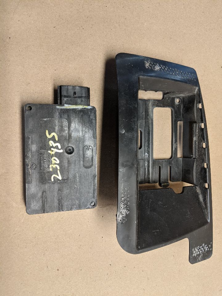 Used Blind Spot Detection System Warning Control Module fits: 2013 Cadillac Srx