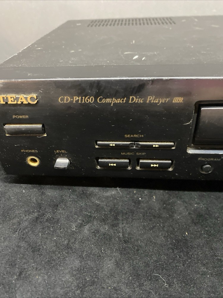 TEAC CD-P1160 Compact Disc Player Works Plays CDs READ DESCRIPTION
