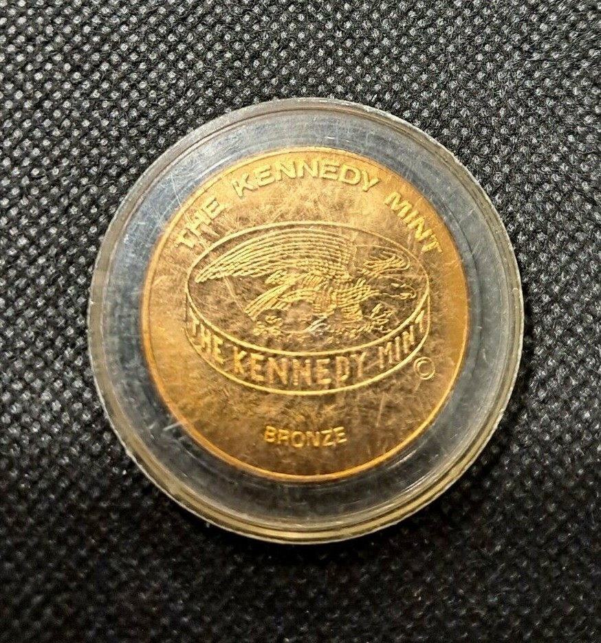 THE KENNNEDY MINT BROZE TOKEN! e3983UXX