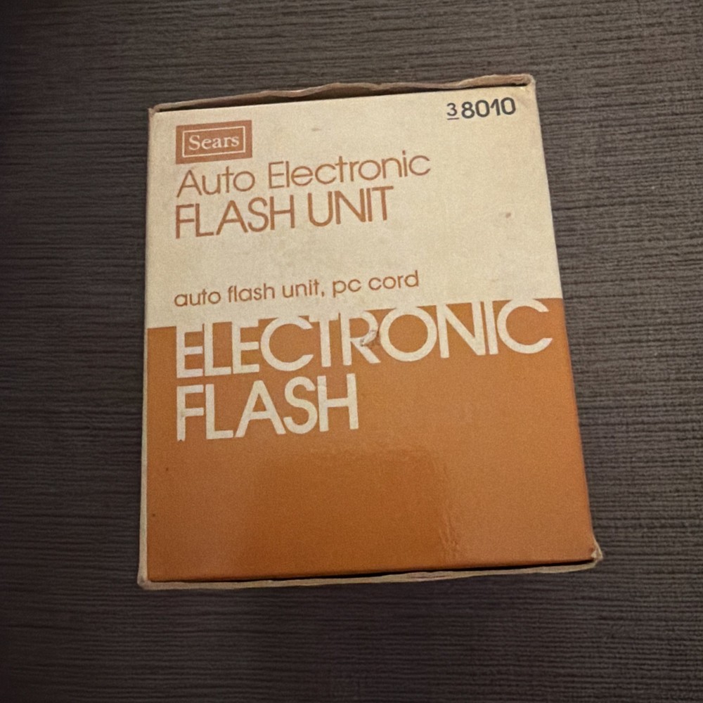 Sears Auto Electronic Flash 38010 in original Box