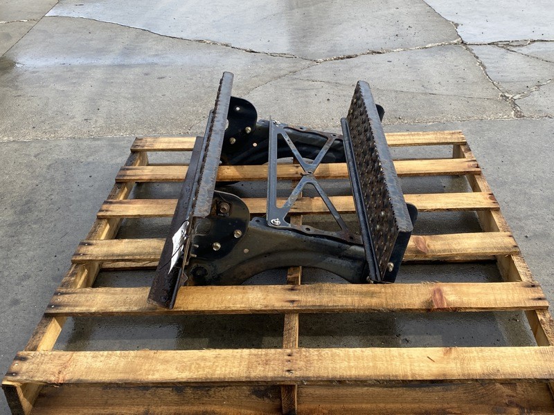 2019 International LT Frame Step (722-10297)