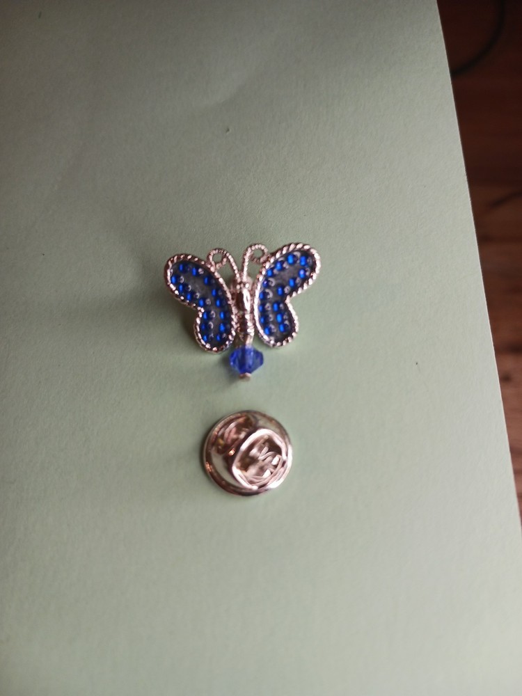 AVON Blue Butterfly Lapel Pin Dangling Bead
