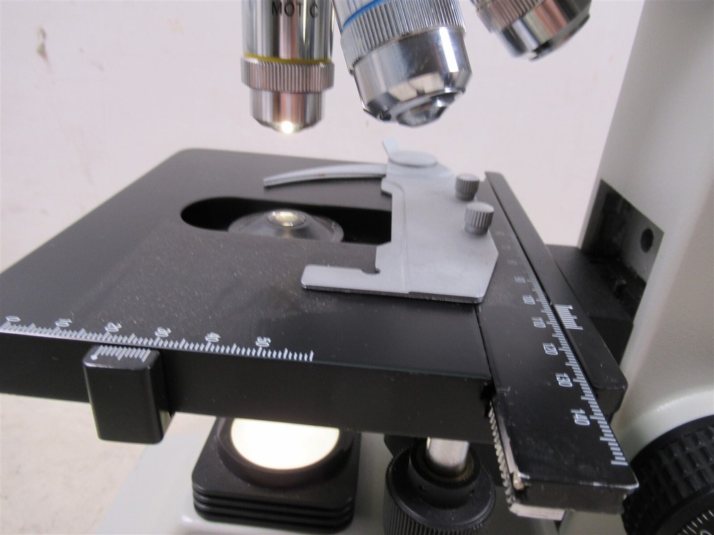 Frey B2-220 Binocular Microscope w/ Motic Objective Lenses & Eyepieces
