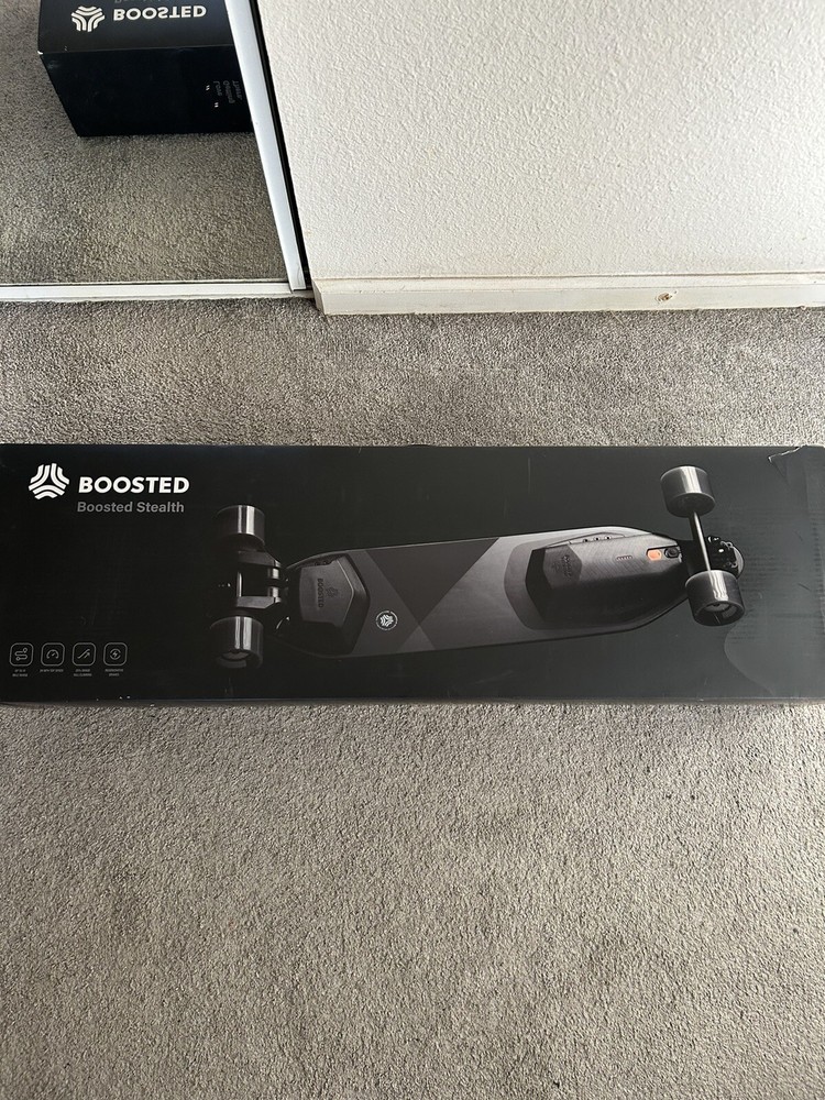 Stealth Electric Boosted Skaeboard