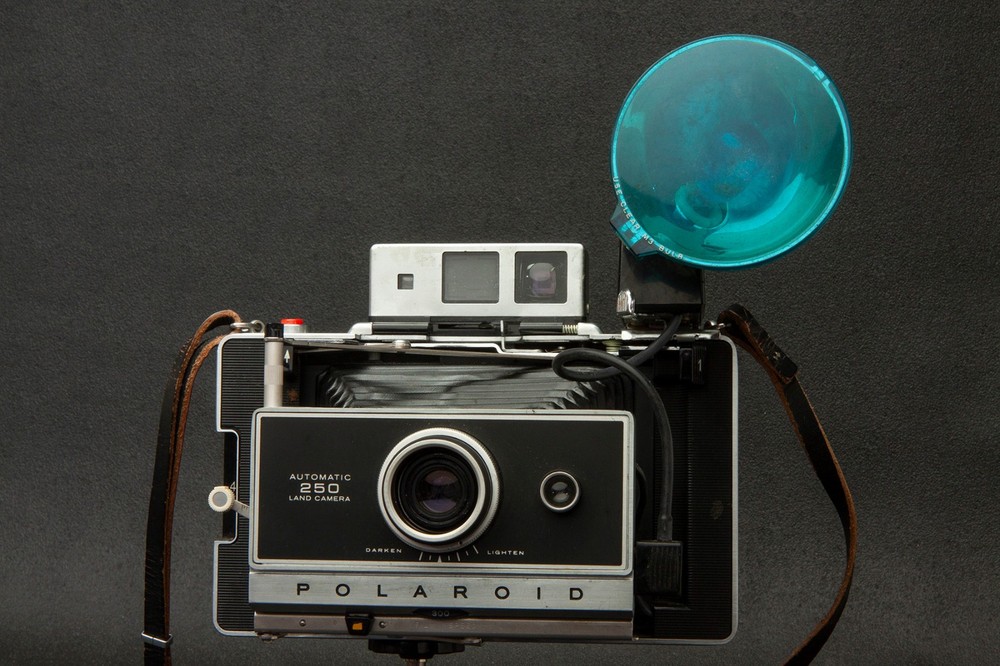Vintage Polaroid Automatic 250 Land Camera with Flash